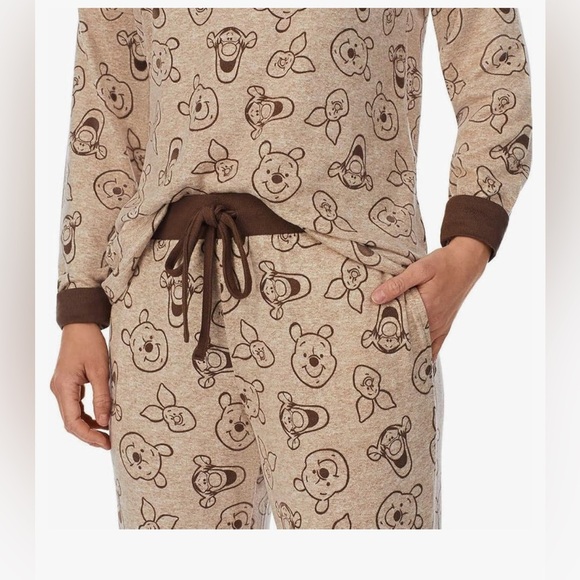 Disney women’s 2 piece cozy pajama set Winnie the Pooh Tan size small, excellent - Picture 2 of 15